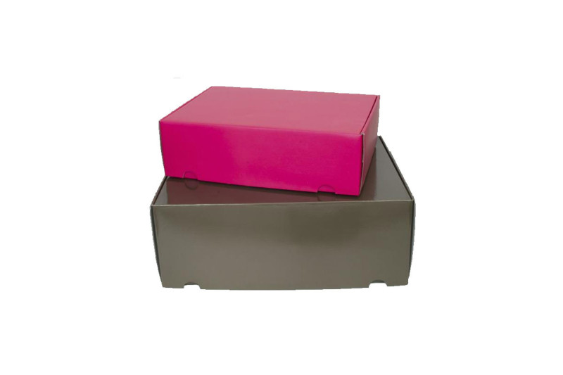Boîtes d'expédition brillantes